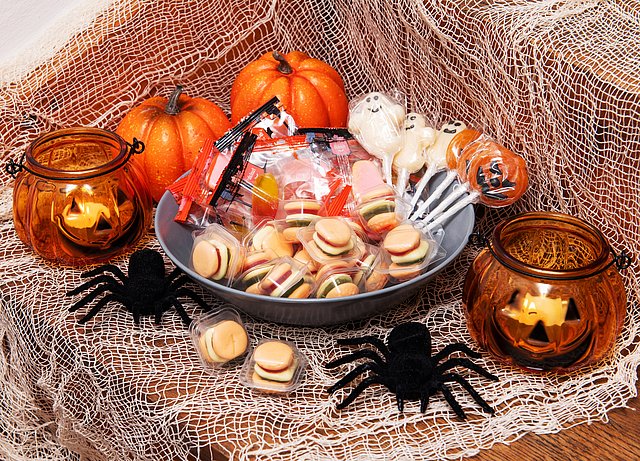 Halloweenparty: Wohin mit gebrauchten Bonbonverpackungen, ausgedienter Gruseldekoration abgebrannten Teelichtern und dem alten Gruselkürbis?